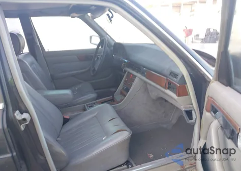 1985 Mercedes-Benz 380 Se z USA, uszkodzony, nr VIN WDBCA32C0FA190208